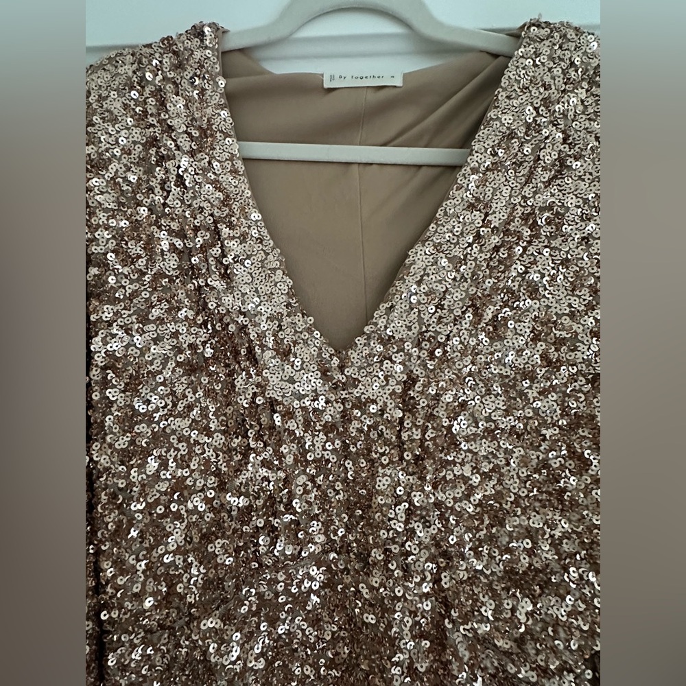 Sequin Dress with balloon sleeves - Picture 4 of 8